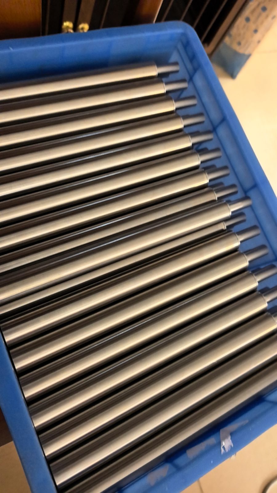Batch of mirror-finish precision shafts