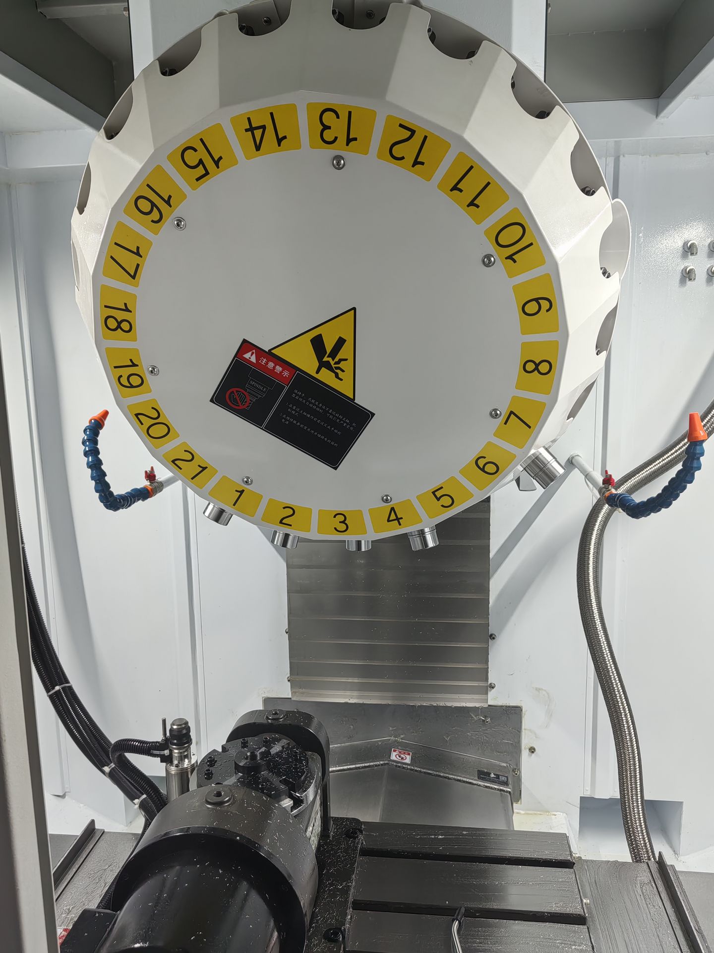 Tool magazine of a 5-axis machining center